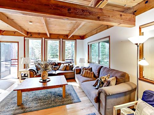 1262 Pine Valley Rd Home - main image