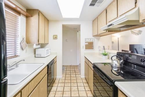 Palm Desert Resort Townhome - image 4