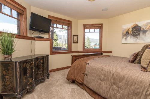 Mountainside Keystone Home - image 6