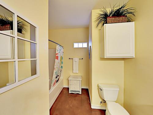 Sail Away Coastal Port Aransas Condo - image 4