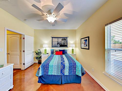 Sail Away Coastal Port Aransas Condo - image 6