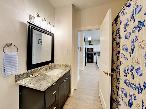 Quaint Seashore Condo in Port Aransas - image 9