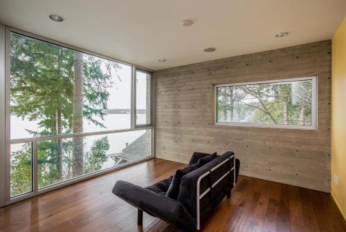 Bayside Retreat Home - image 3