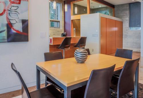 Bayside Retreat Home - image 8