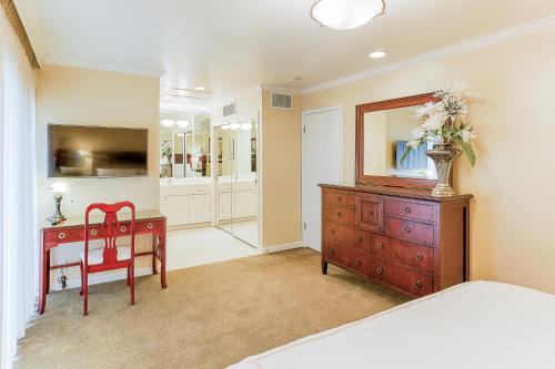 1-Bedroom Condo Near Trails - image 11