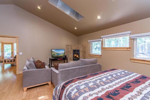Two-Deck Cabin on Forest Land - image 3