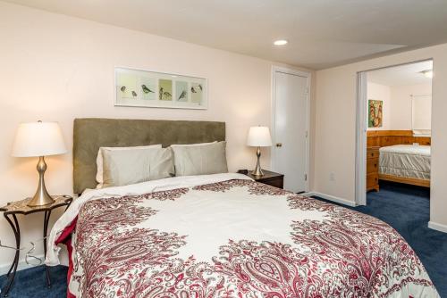 Timeless Tahoe House California Cabin - image 3