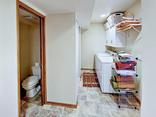 1027 Pine Mountain Drive Home - image 2
