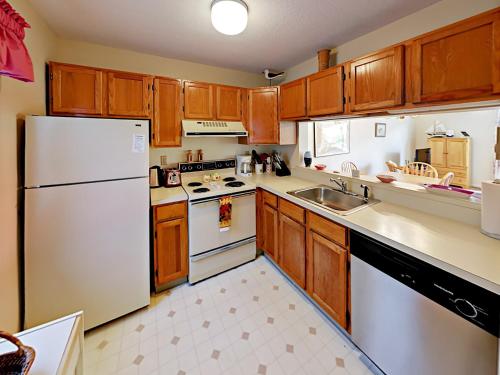 232 Billington Ln Condo - image 2