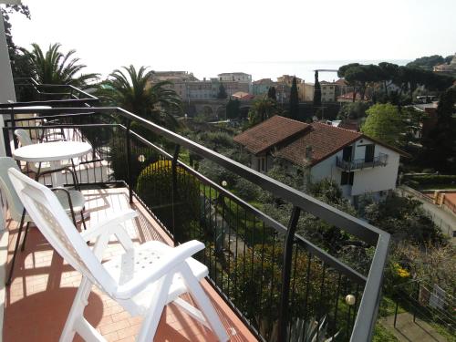 One-Bedroom Apartment with Balcony and Sea View