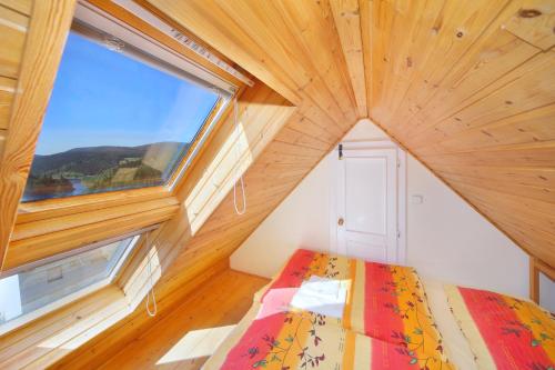 2 bedrooms, 3 beds