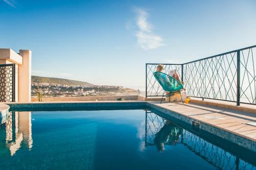 The Yogi Surfer – Tamraght, CO