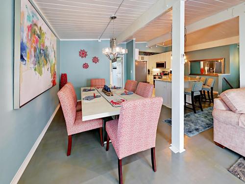 2611 Avenue Q Cottage - image 10