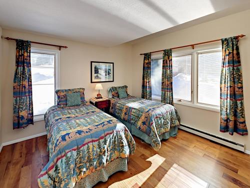 4682 Meadow Dr Townhouse Unit 14 - image 3