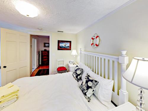 49 Brooks Rd Home - image 3