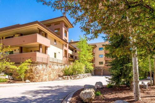 2740 Eagle Ridge Drive Condo - main image