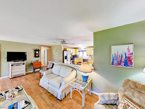 312 Carriage Lane Home - image 4