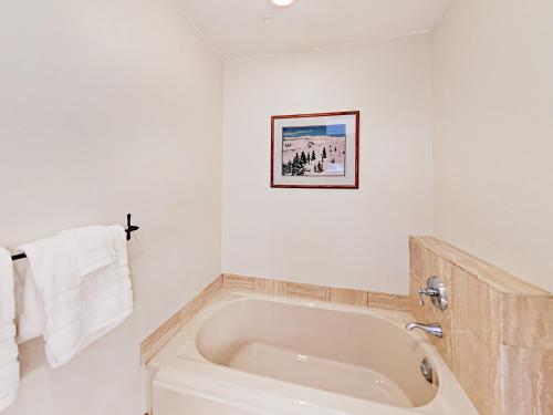 2010 Vermont Duplex #1B West - image 4