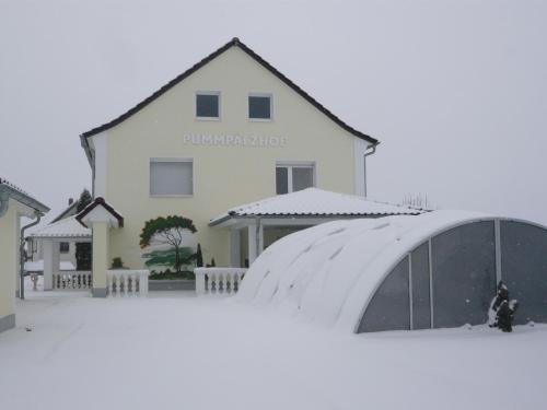 Ieeja, Pummpalzhof in Moorgrund