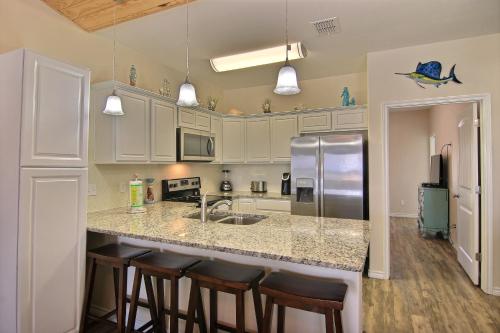 Cajun Shrimp 605 Condo - main image