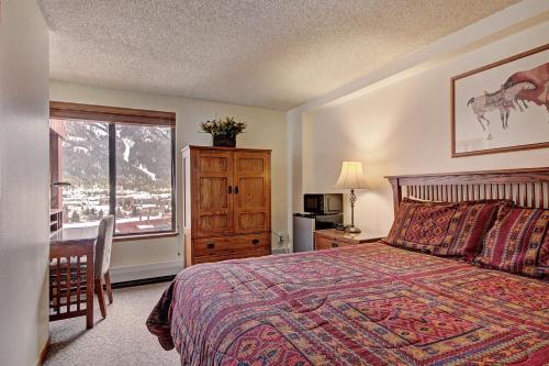 VS643 Square Condo - image 3