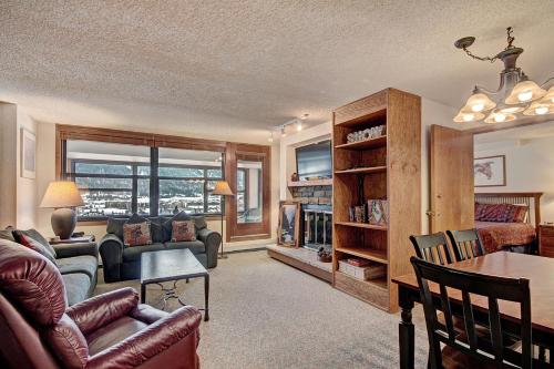 VS643 Square Condo - image 12