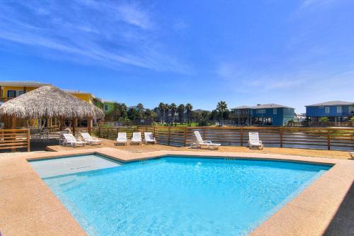 Best Little Shorehouse in Texas - image 2