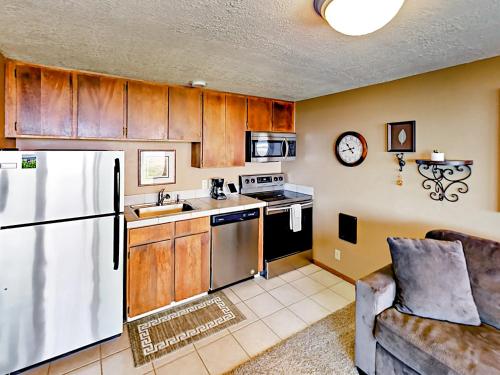 645 N Pacific St Townhouse Unit A - image 5