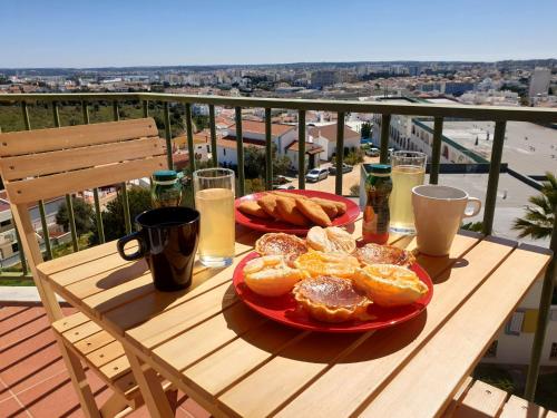 Gorgeous apartment in Portimão (Gorgeous apartment in Portimao) in กาเบโก โด โมโก