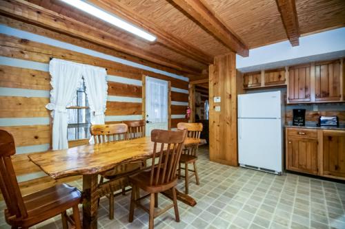Alpine Hocking Hills Cabin In Oh