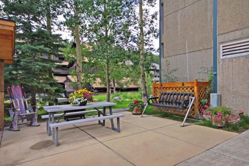Sh504 Summit House Condo - image 3