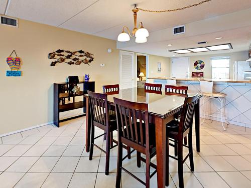 4400 Gulf Blvd Condo Unit 406 - image 2