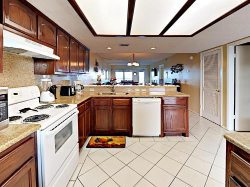 4400 Gulf Blvd Condo Unit 406 - image 4