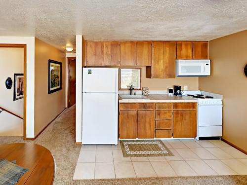 645 N Pacific St Townhouse Unit B - image 7