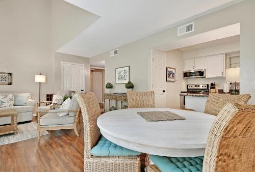 Coastal Chic Villa - image 3