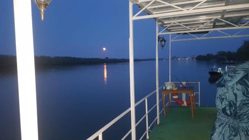 Pontonul lui Cristian in มาห์มูเดีย