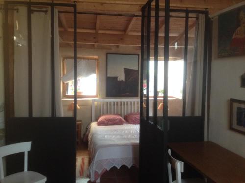 1 double bed, 1 twin bed