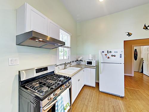 Renovated Historical Home Apts - image 8