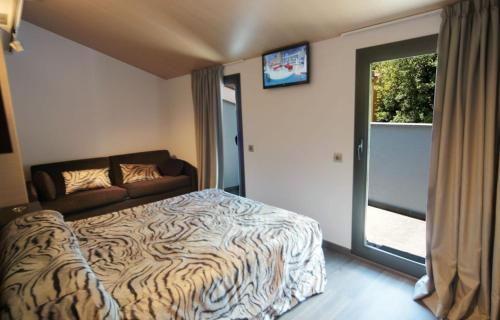 Hotel 9 Sant Antoni - image 10