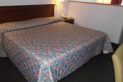 Americas Best Value Inn and Suites Knoxville - image 3