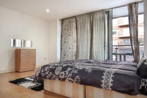 Latitude Court - Deluxe Guest Room, Woolwich, London