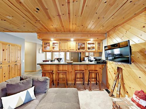 585 Golden West Drive Home - main image