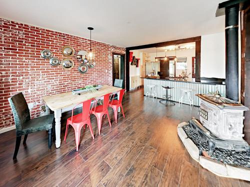 E Indianola Home Home - image 3