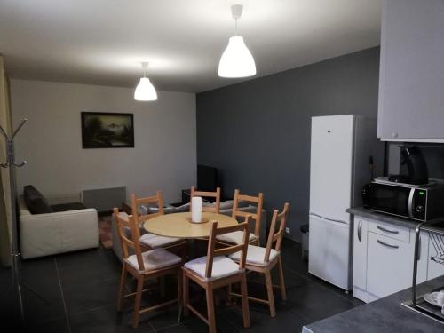 Maison Duplex & Appartement sur cour - La Celle-sous-Montmirail