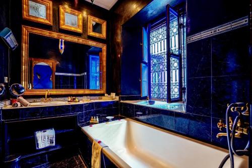 room detail thumbnail 2