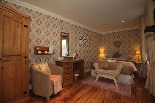Donnybrook Hall - image 12
