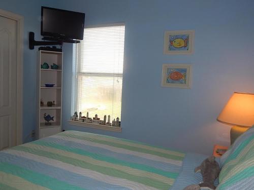 039 Two Views - image 5
