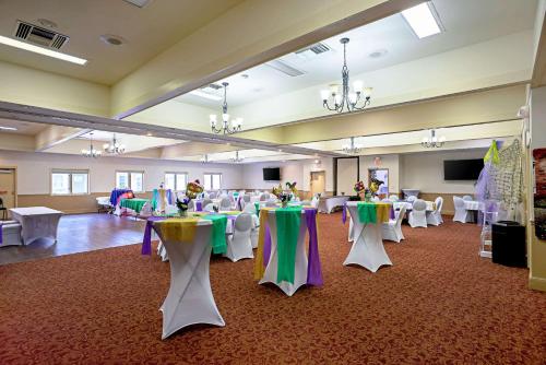 Quality Inn - image 8
