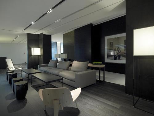 The Met Hotel - image 12