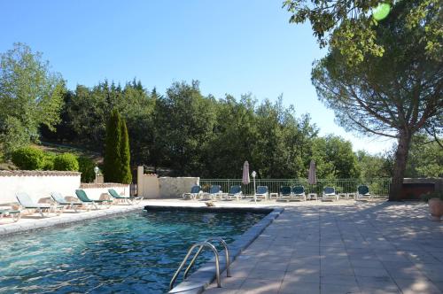 Swimming pool, Les Moineaux du Domaine du Moulin in Belhomme